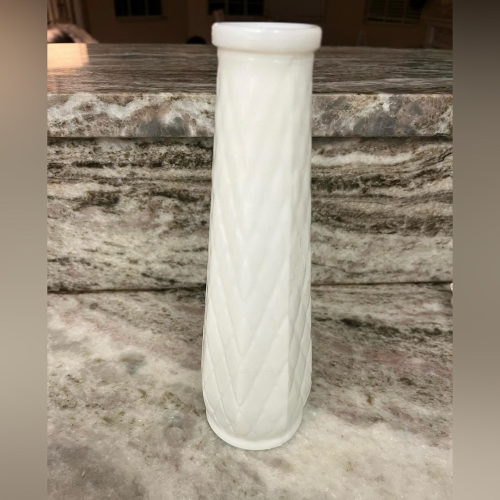E.O Brody Co. milk glass vase 🤍